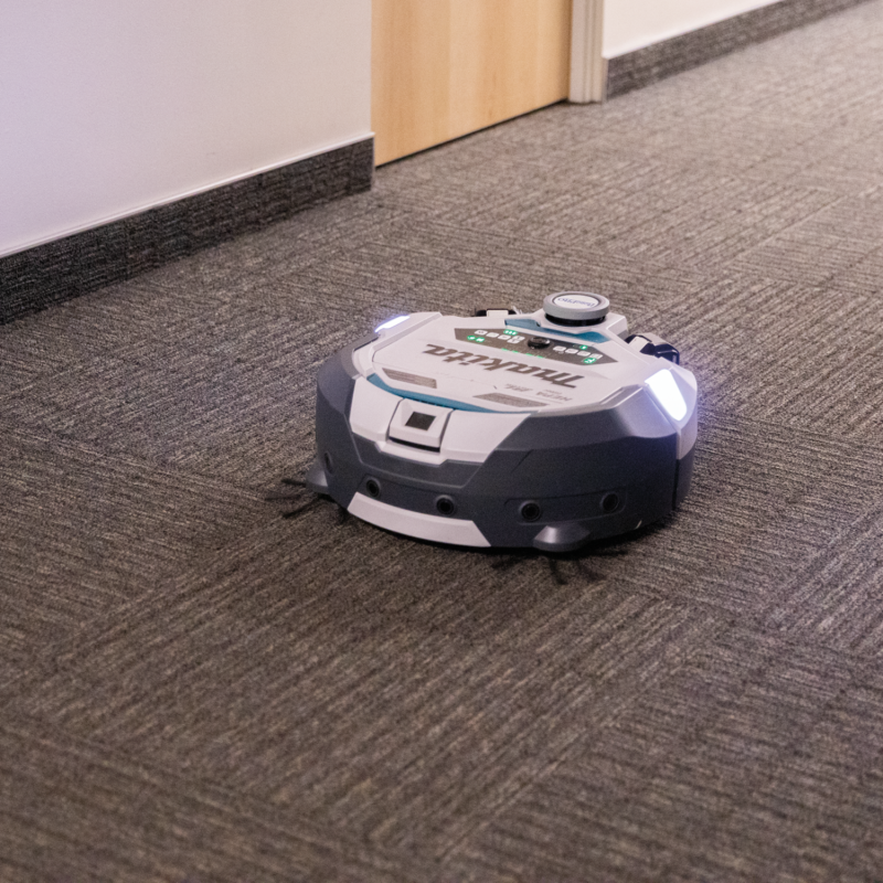 MAKITA DRC300 AKÜLÜ ROBOT ZEMİN SÜPÜRGESİ