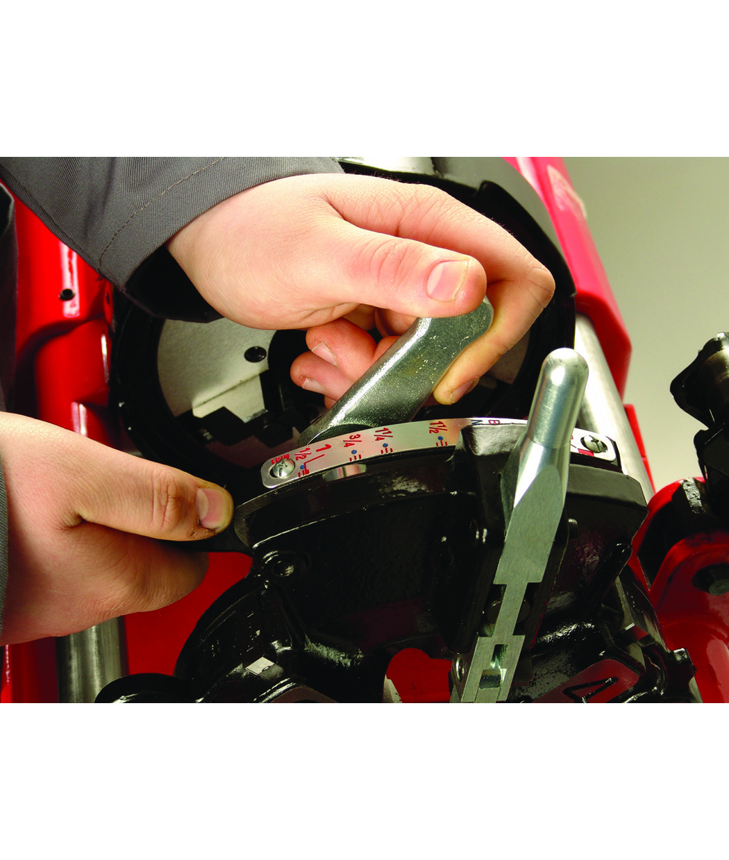 ELEKTRİKLİ TEZGAH TİPİ PAFTA MAKİNASI 1/2" - 2"