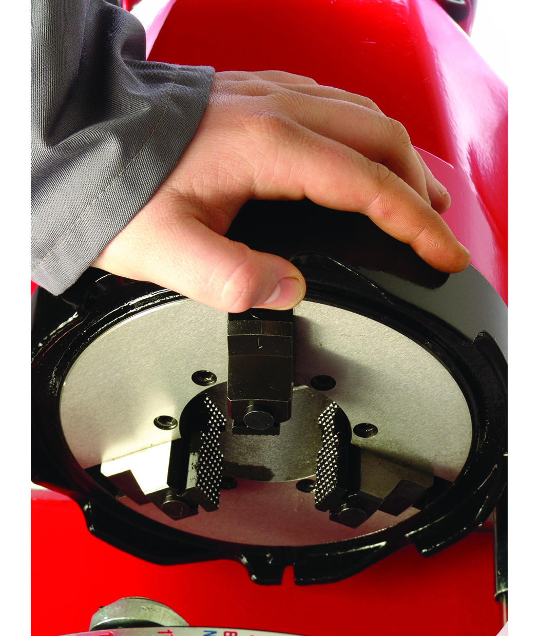 ELEKTRİKLİ TEZGAH TİPİ PAFTA MAKİNASI 1/2" - 2"